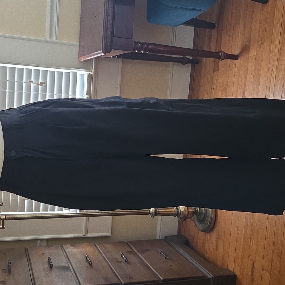 GapFit High Rise Runaround Cargo Joggers in Black